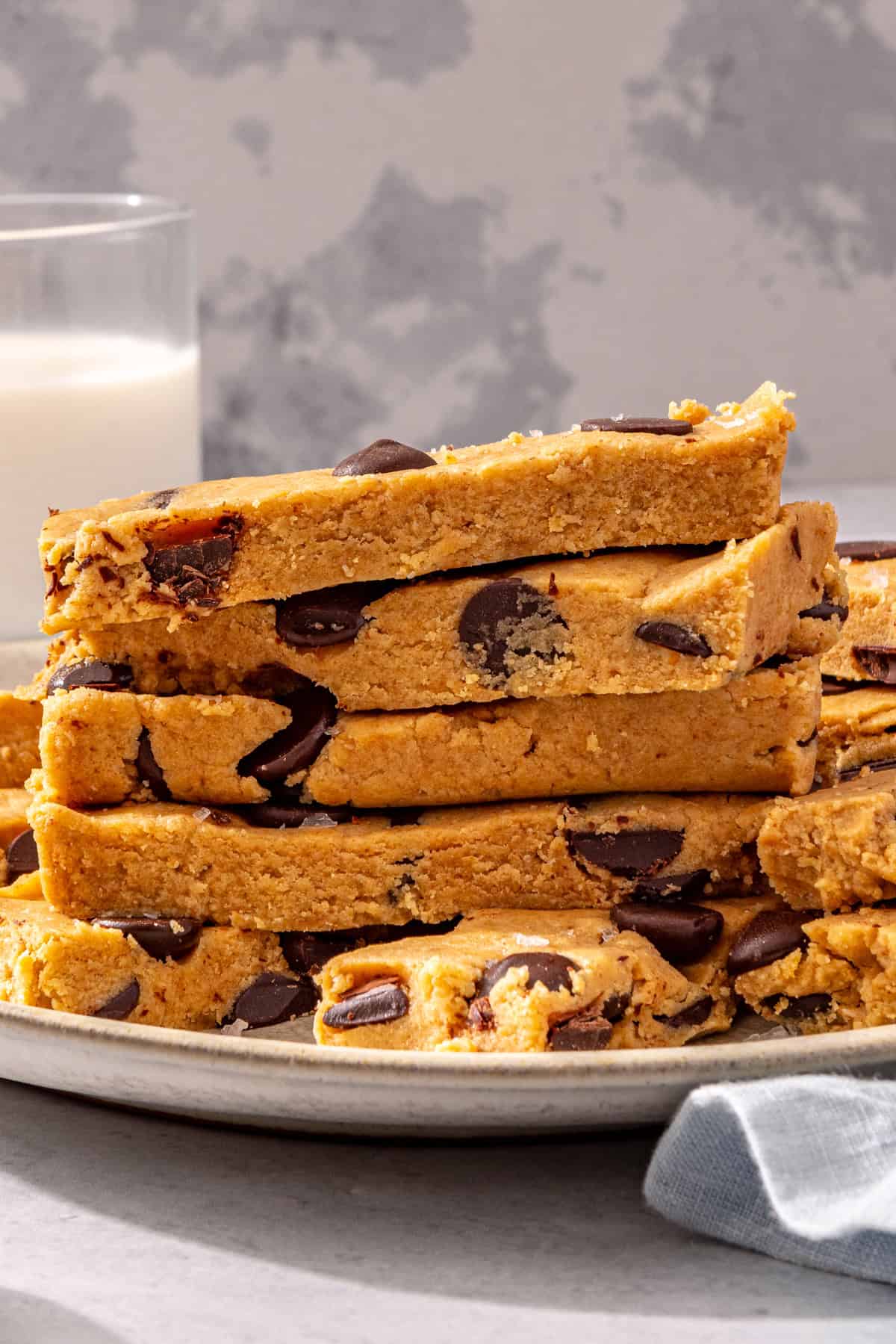 Meal Prep High-Protein Peanut Butter Bars: 15g Protein, Easy & Cheap